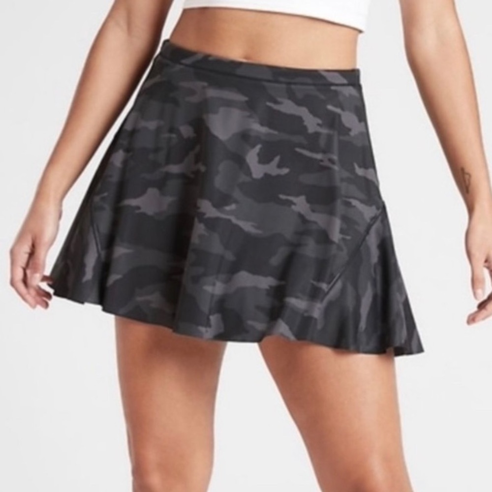 Athleta Match Point Printed Skort 13.5” in Black Camo Size XS Tennis Skirt